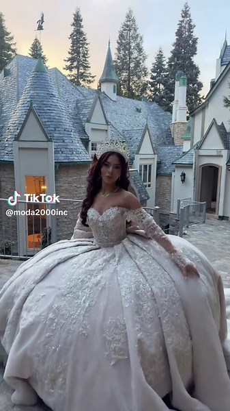 VOL 22✨🤍 #Moda2000 #quinceañera #quince #dresses #photoshoot