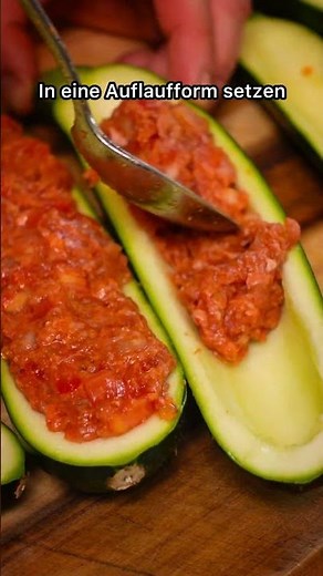 Stuffed zucchini with minced meat and Emmental cheese – simple, quick and really delicious!