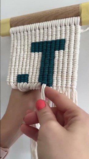 Macrame ‘J’ banner tutorial - now available! #macrametutorial #macramediy #twislee