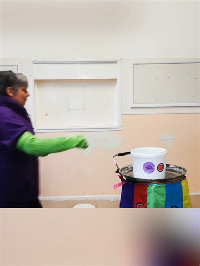 👐✨ EASY Bubble Magic: Blow Giant Bubbles With Your Hands! ✨👐 Learn the secret to creating a “silence bubble” using just your hands! This simple yet mesmerizing trick amazes audiences every time. It works on many surfaces, is easy to perform, and builds anticipation as everyone waits for the bubble to pop. Perfect for beginners, kids’ entertainers, families, and anyone who loves interactive bubble magic! 🫧 Start with our FREE bubble recipe and get playing: 👉 https://www.bubblyheaven.co.uk/202