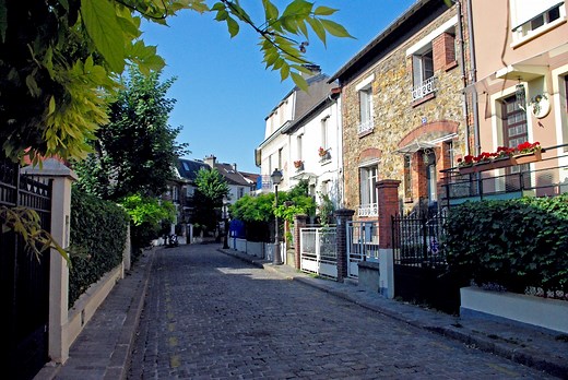 Explore the unusual streets of La Campagne à Paris - French Moments