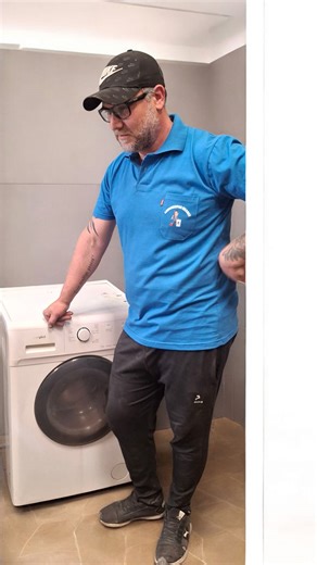 ¿Tu lavarropas también salta como loco igual que el de Leo? 😂⚽🫧 En este video te mostramos el problema REAL detrás de ese movimiento raro que hace tu máquina. 👉 Spoiler: No es brujería… son los amortiguadores rotos. Te explicamos cómo identificarlos, cómo se ven cuando están dañados y cómo reemplazarlos tanto en lavarropas de carga frontal como de carga superior. 💡 Con un cambio de amortiguadores, el lavarropas vuelve a quedar estable y funcionando como nuevo. Si te pasa lo mismo que a Messi