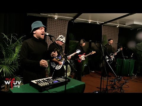 Leisure - "Still Rolling" (Live at WFUV)