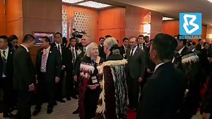 5.3K views · 71 reactions | #KualaLumpur : Prime Minister Datuk Seri Anwar Ibrahim and his New Zealand counterpart Christopher Luxon, together with ASEAN leaders attends the ASEAN-New Zealand Gala Lunch held in conjunction with the 47th ASEAN Summit and Related Summits today.  Vikneswaran Raman | BERNAMA #VideoBernama #BernamaNews #ASEAN #AseanMalaysia2025 #AseanxBernama #47thASEANSummit | BERNAMA | Facebook