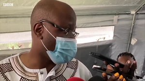 La RDC lance sa campagne de vaccination contre Covid-19. Le pays a reçu plus 1,7 millions de doses d'Astra Zeneca dans le cadre du dispositif covax. | BBC News Afrique