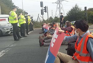 21 climate protesters arrested on M25