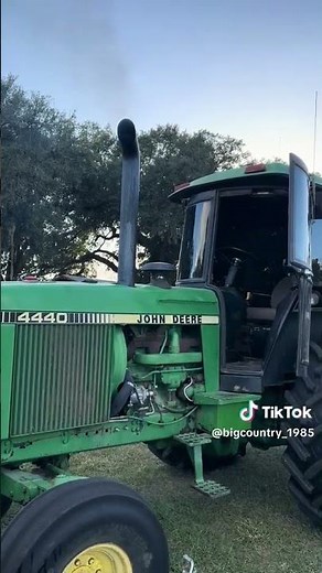 Straight Piped 4440 Lope #johndeere #tractor #turbo #diesel #dieselpower