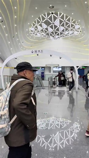 2.4K views · 119 reactions | Una hermosa y moderna estación de metro en Xi'an, una de las ciudades más antiguas de China. Hasta parece un museo, ¿no crees? | China Hoy | Facebook