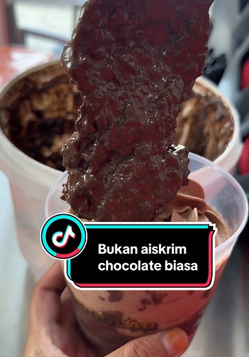 Aiskrim Hantu Chocolate: Rasa Butter Chocolate Cake