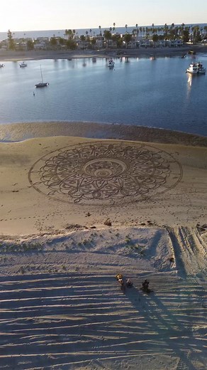 Sand art mural done by the talented @bunnyfoofee today at Mariners point! 🙌🏼🙌🏼🙌🏼 . . . #sandiego #missionbay #missionbeach #lajolla #pacificbeach #oceanbeach #california #socal #art #sandart | Mission Beach San Diego