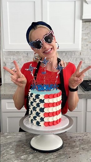 EASY 4th of July Cake Design 🇺🇸 | Patriotic Flag Cake Tutorial with Piping Tips #shorts