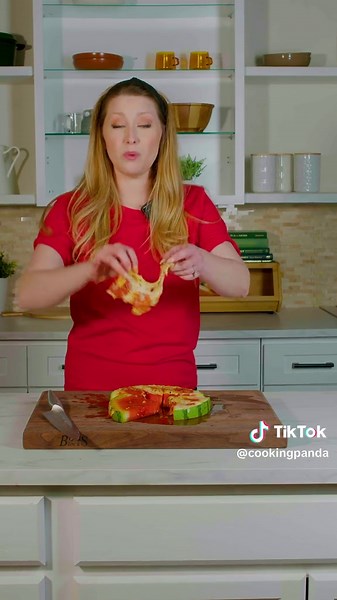 Starting a new debate: should watermelon go with pizza? 🍉🍕 Let us know in the comments below! #cookingpanda #watermelon #pizza #pizzarecipe #pizzaparty #tastetest #trendingrecipe #viralrecipe
