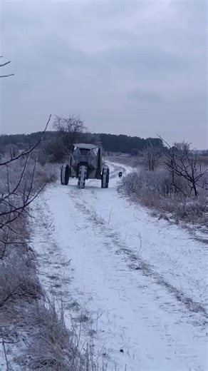 Відео користувача Мопедний Двір (@mopednuy_dvor) з композицією «оригинальный звук - Muzluks»