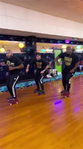 If you like funky skate styles, click to follow! #jamskating #rollerskatingtiktok #funkstyle #rollerskate #foryou