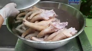 Thai Food - CRISPY PIG TAILS & PORK SOUP Bangkok Thailand www.travelthirsty.com | Travel Thirsty