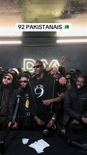 92 Pakistanais 🇵🇰 - 2 Mètres et plus