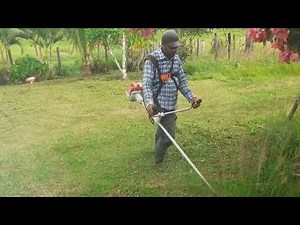 trabalhando com a roçadeira stihl fs 220