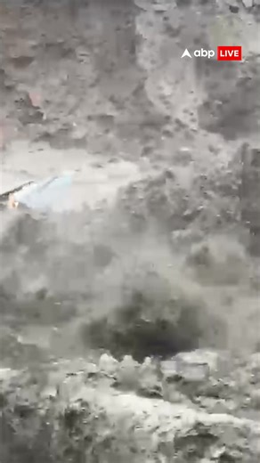 #WATCH | Heavy rainfall in Kullu has caused the Beas River to swell, leading to a flash flood that disrupted the area. Vehicles were swept away in the raging waters, and several houses were submerged as the river overflowed, causing widespread damage and chaos. #Kullu #BeasRiver #HeavyRainfall #ViralVideo #ABPLive | ABP Live