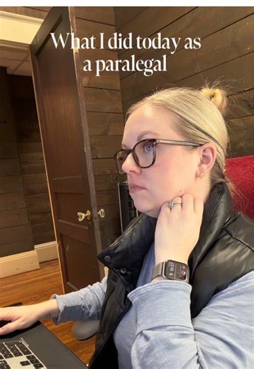 Name what early 2000s movie this song makes you think of for a gold star ⭐️ 🤭 #busymomlife #workingmom #paralegalsoftiktok #officelife #lawtok