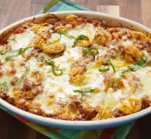 People go crazy over this Cheesy Tortellini Bake. Full recipe: http://dlsh.it/lLdIkfz | Delish