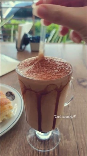 What I ate during my coffee break. #vlog #coffee #dayinmylife #cafe #food #chill