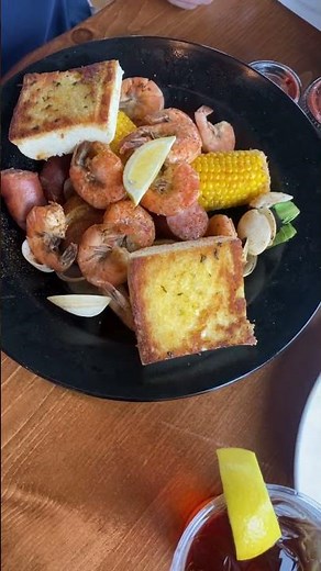 Enjoy good eats and even better views at these four dock-and-dine spots