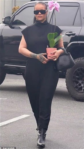 Rihanna Spotted Grocery Shopping With Wedding Ring On! 💍