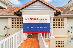 Beautiful 2-Bedroom Retirement Unit in Riverside Park Estate Umgeni Park, Durban North R 1 450 000 Discover serene retirement living in this sought-after Riverside Park Estate! This charming 2-bedroom, 2-bathroom unit offers a stepless and wheelchair friendly design, ideal for ease and comfort. Located in a tranquil setting overlooking lush conservancy, the unit provides a perfect blend of nature and convenience. Enjoy the vibrant community atmosphere with a clubhouse featuring a sparkling pool 