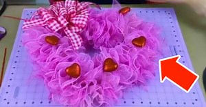 Beautiful Deco Mesh Valentine’s Day Wreath Tutorial