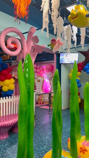 Le bonheur tourne en boucle chez Pi-O! 🎡 Des manèges colorés et de la bonne humeur à chaque coin! ✨ | Pi-O centre d'amusement