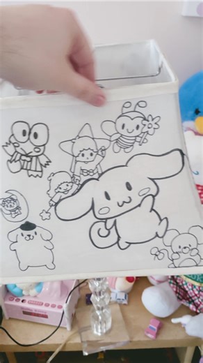 Drawing Hello Kitty characters on my Wifes lamp shade #art #illustration #sanrio #hellokitty