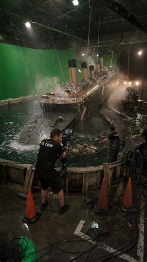 Movie Behind the Scenes: How They REALLY Made This Sinking Ship Scene 🚢🌊 #vfx