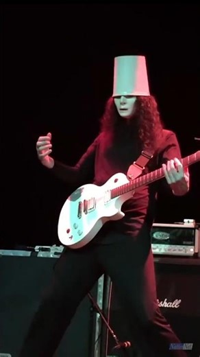 Buckethead Smooth Moves 😎🤘🏻 #guitar #music #buckethead #shorts #unmasked #gunsnroses #smooth #dance