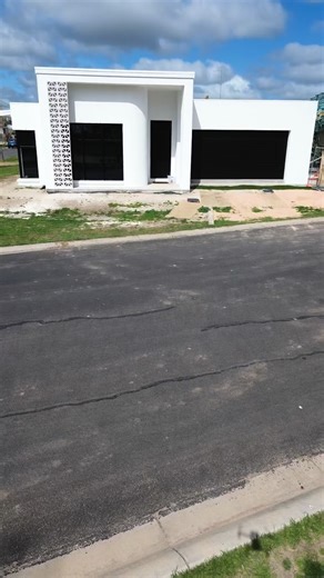 Custom Home Vision Brought to Life! 🏡 This wasn’t just a build; it was a collaboration! Our amazing clients had a specific vision for their Northside home right here on the Wimmera River in Horsham, and we worked closely with them to customise every detail to suit their lifestyle. The result? A custom home that’s been getting some serious attention! Check out the details: • Elegant curved walls that create a soft, flowing aesthetic. • Stunning, bespoke cabinetry throughout, featuring sleek @sur