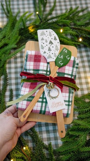 Christina Dennis on Instagram: "Comment GIFTS for 25 Dollar Tree Gift ideas like this in today's new YouTube video! ✨🎄🩷 #cozydiyhome #dollartreediy #DollarTreeDIY #giftideas #budgetchristmas #christmasgiftidea"
