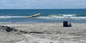 Pilot hurt after banner plane crashes into ocean in Myrtle Beach, police say