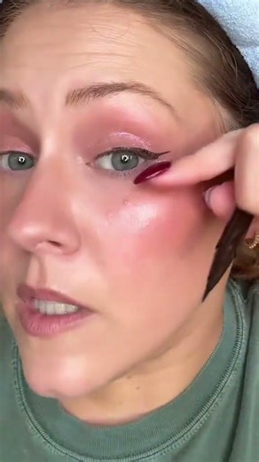 Winded eyeliner on easy mode Stila Cosmetics eyelinerhack... #Shorts #itsabbyak