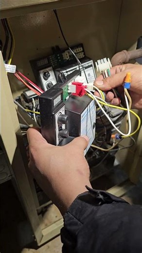 Plug and play fix... replacing control module #hvacarmy #bluecollar #boilerservicing #hvaclife