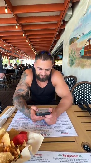 Let’s try Rockin Baja Lobster in San Diego🦞🇺🇸 #sandiego #sandiegohiddengems #rockinbajalobster #lobster #foodreview #foodtok #foodie #lajolla #lajollacove #California #CaliforniaRoadTrip #USA #Travel #TravelUSA #TravelCouple #AmericanRoadTrip | Hickman Isaac