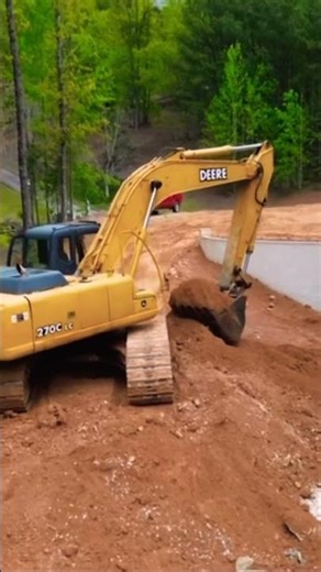 Moving some dirt #excavation #machine #excavator