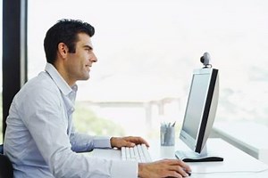 How to Get iPhone Earbuds With Microphone to Work on Skype