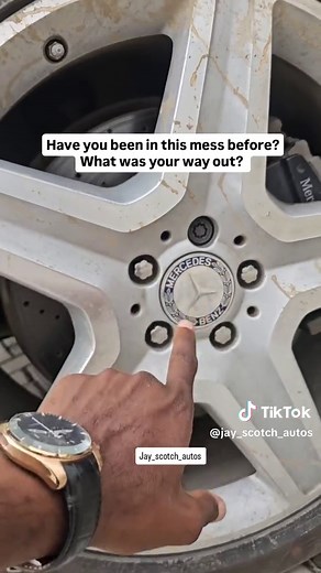 I have seen people battle with this before. Ensure you always have the key somewhere in your car. Some prefer removing it entirely #jayscotchautos #jayscotchautoscontents #fyp ##foryou #foryoupage #viral #wheellock #safety #sparetyre #wheelspanner