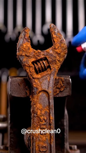 Hyper-Realistic Metal Crushing and Cleaning Process