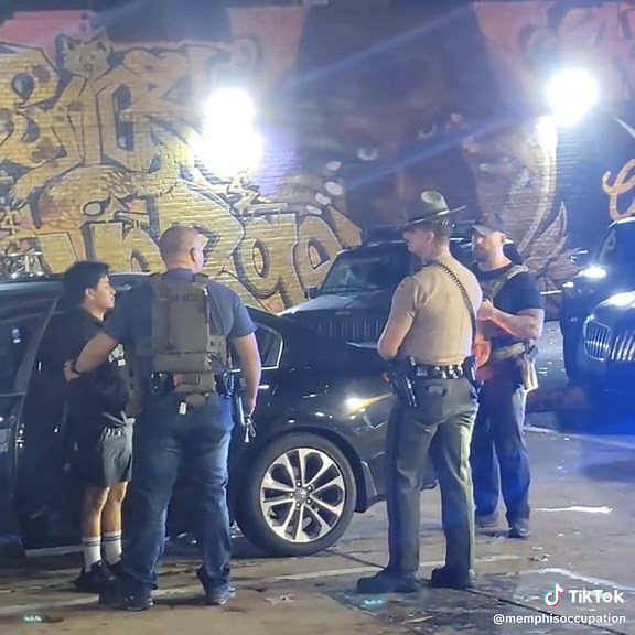 Memphis this Safe Task Force continuing their racial profiling all across the city. This young man was pulled over at 1911 Poplar Ave. in front of Growlers. Homeland Security/ICE agents following a Tennesse State Trooper.