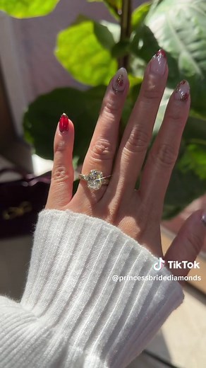 Evelyn Vintage Engagement Ring Inspired by Taylor Swift