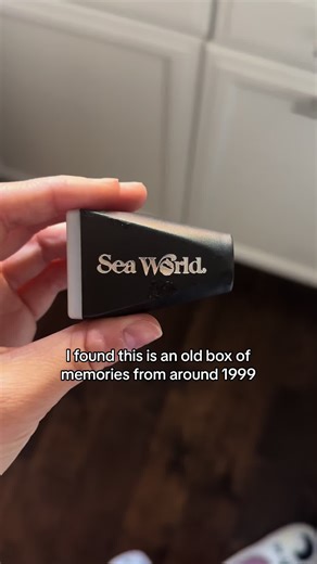 A glimpse into the old days 🥺 How things have changed #90skid #sandiego #sandiegomoms #throwback #seaworld #seaworldsandiego #californiagirl #90smemories #momlife #daysgoneby