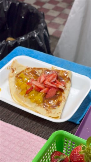 Crepa con cajeta fresa y durazno #crepas #viral #parati #fruits #postres #snack | Los Antojitos