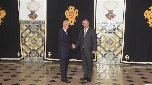 Portugal's present and future presidents meet after Antonio Jose Seguro wins runoff