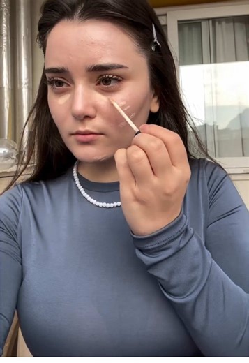 Step-by-Step Makeup Tutorial for a Model Look