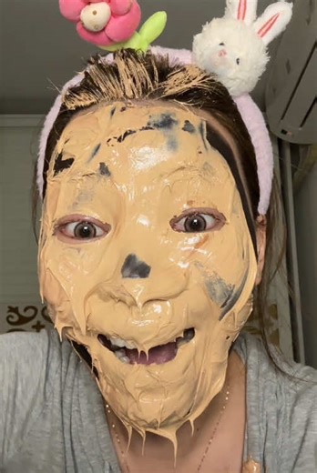 Guess who's redecorating the living room... again? #makeup #makeuphack | Makeup